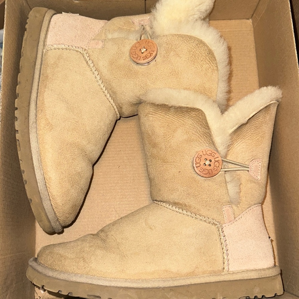 Bailey Button Uggs - image 1